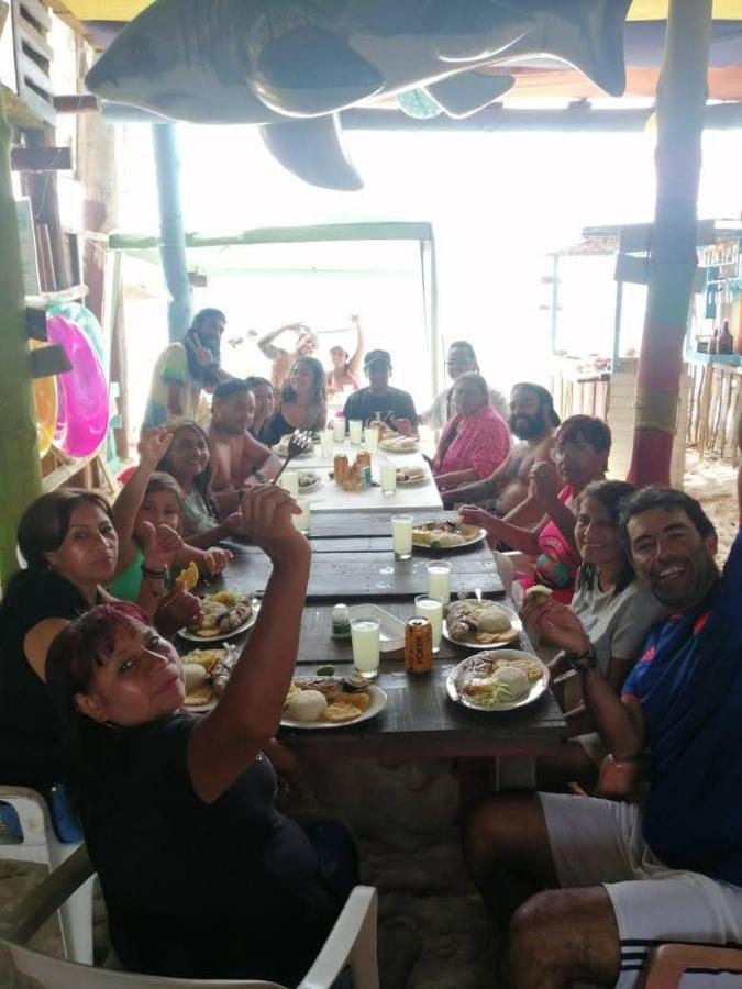 A Orilla Del Mar En Baru Hostel Cartagena Ngoại thất bức ảnh