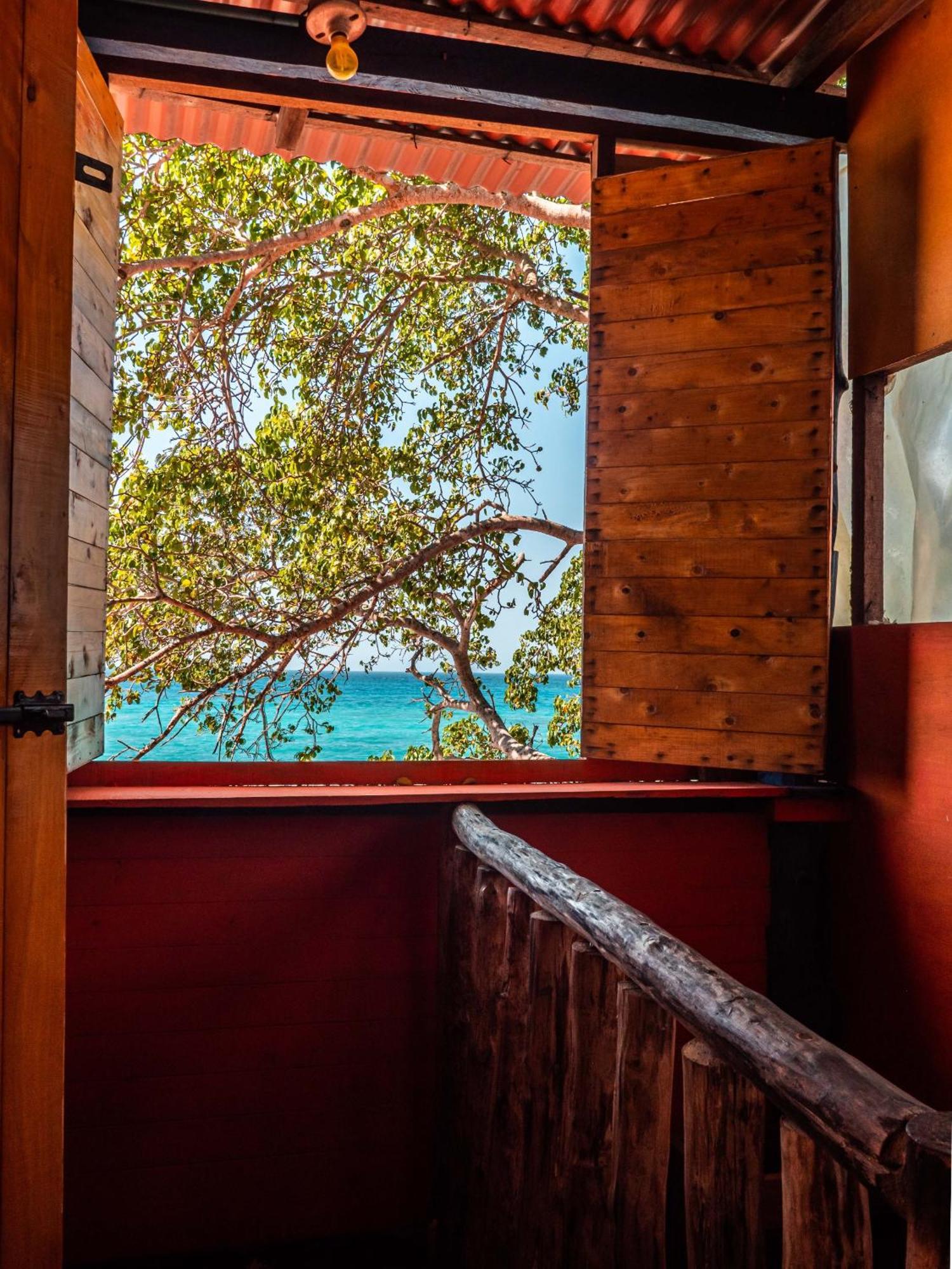 A Orilla Del Mar En Baru Hostel Cartagena Ngoại thất bức ảnh