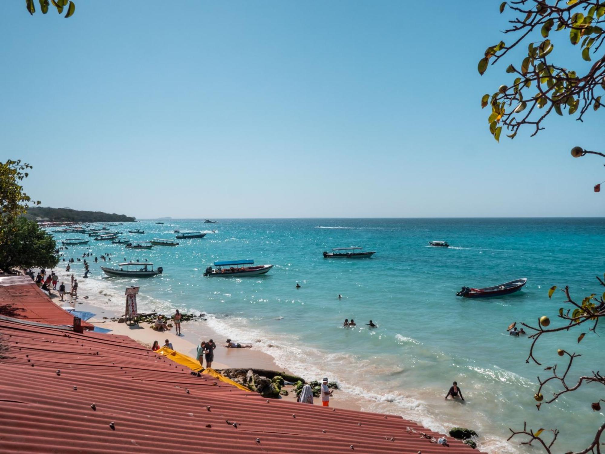 A Orilla Del Mar En Baru Hostel Cartagena Ngoại thất bức ảnh