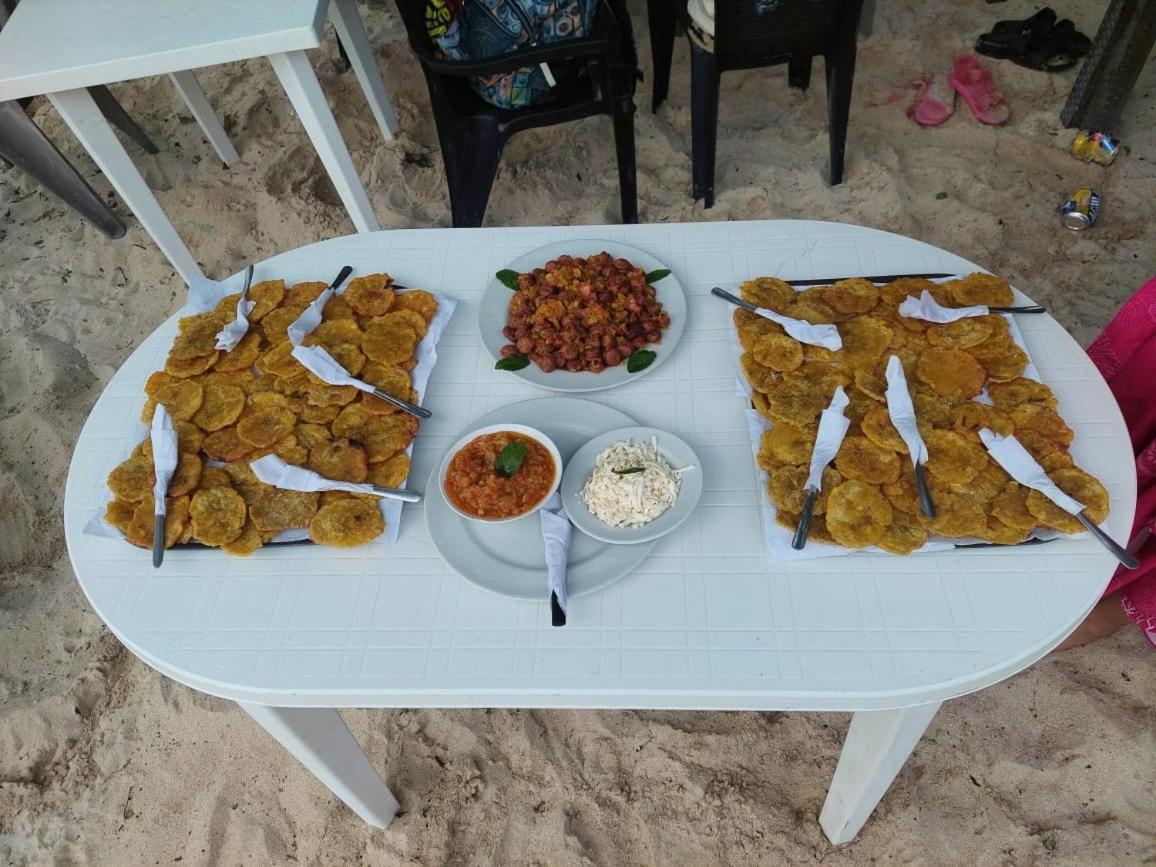 A Orilla Del Mar En Baru Hostel Cartagena Ngoại thất bức ảnh