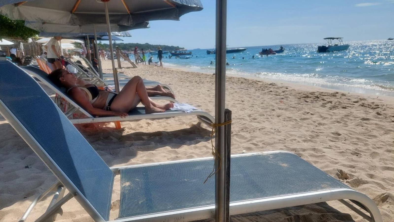 A Orilla Del Mar En Baru Hostel Cartagena Ngoại thất bức ảnh